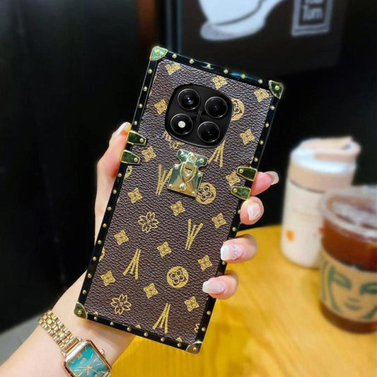 [ FREE SHIPPING] LV MONOGRAM CANVAS SQUARE TRUNK DESIGN CASE FOR REDMI NOTE 14 PRO