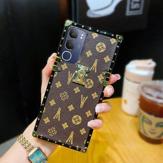 [FREE SHIPPING] Stylish Fashion Monogram Canvas Square Trunk Design Case For Vivo Y19s