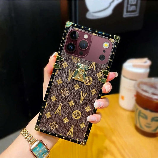 [ FREE SHIPPING] LV MONOGRAM CANVAS SQUARE TRUNK DESIGN CASE FOR IPHONE 18 PRO MAX